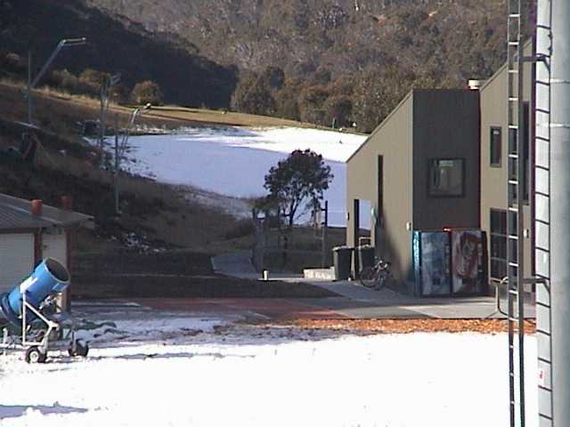 Even snow on the beginners area behind the newly extended cafeteria.