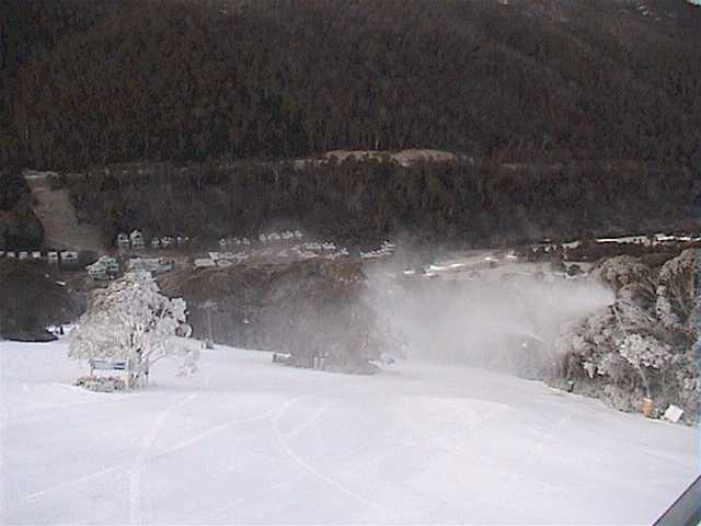 Snowmaking on Lower Supertrail