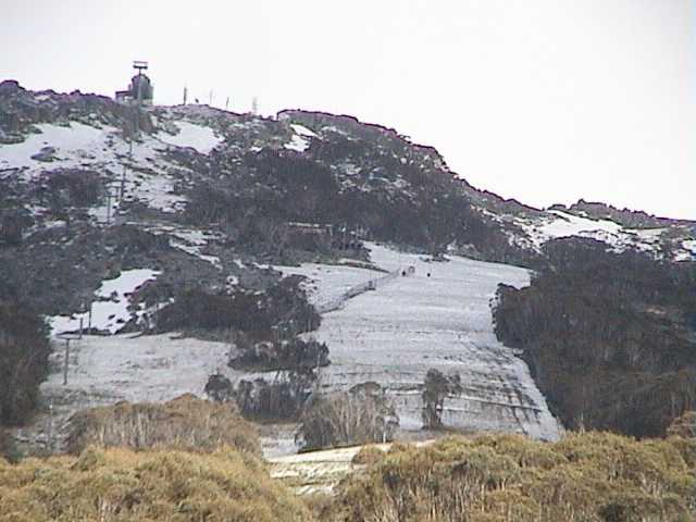 Fresh snow on the upper Supertrail on Sunday morning