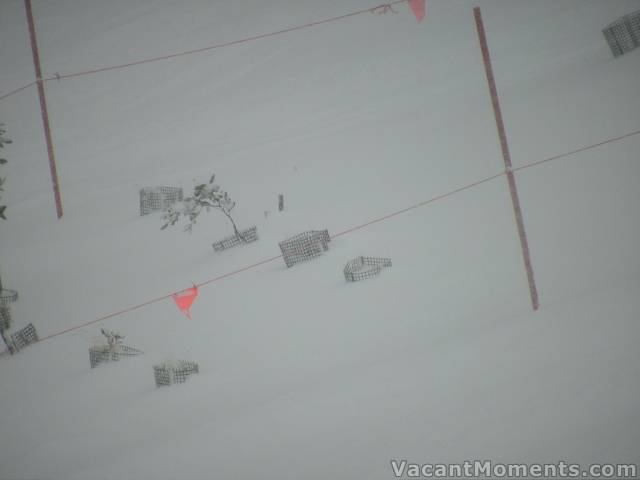 Snow depth indicators below mid station