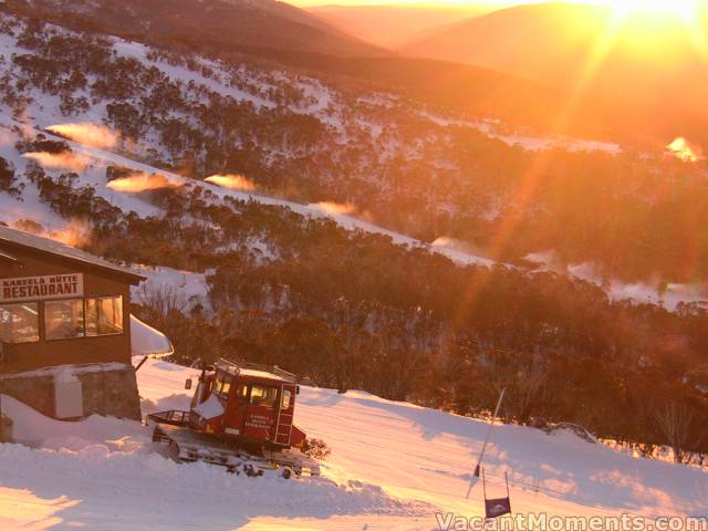 Sunrise over Kareela Hutte