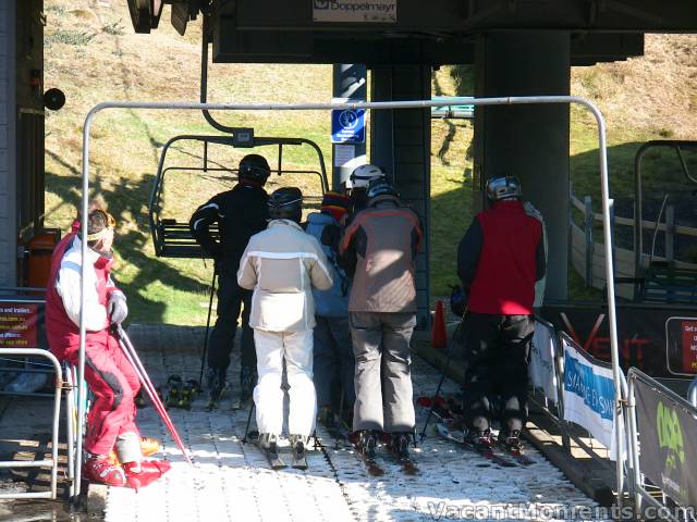 Queue on Kosi chair this morning awaiting the 9:00 am start