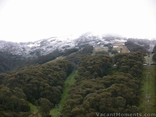 Tuesday morning with fresh snow above mid station