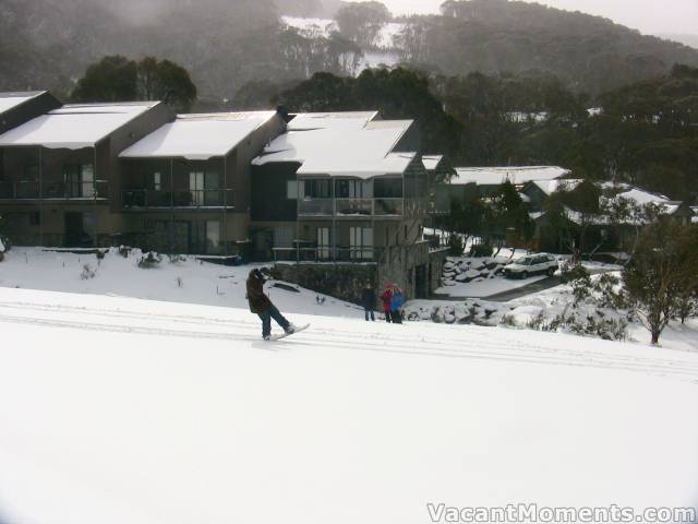 Pip, Noni & Marion outside Snowbound Chalets watching a boarder<BR>on the golf course on a good 15cm base