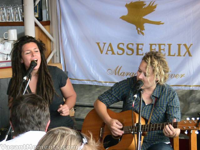 Faye Blais dropped in to do some melodies with Genevieve<BR>Yes, Yalumba wines were the top sponsor for the festival