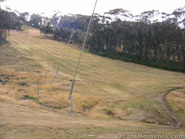 Four photos taken from one spot on Sunday<BR>The bottom of World Cup