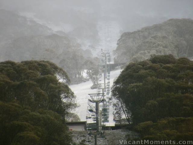 Snowgums chairlift this morning<BR>Lovers Leap and Bunny Walk stations