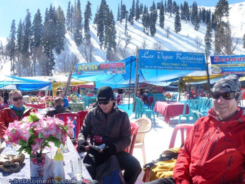 The tea restaurants mid station ... 20 degrees warmer in the sun than in the shade<BR>altitude and lack of oze...