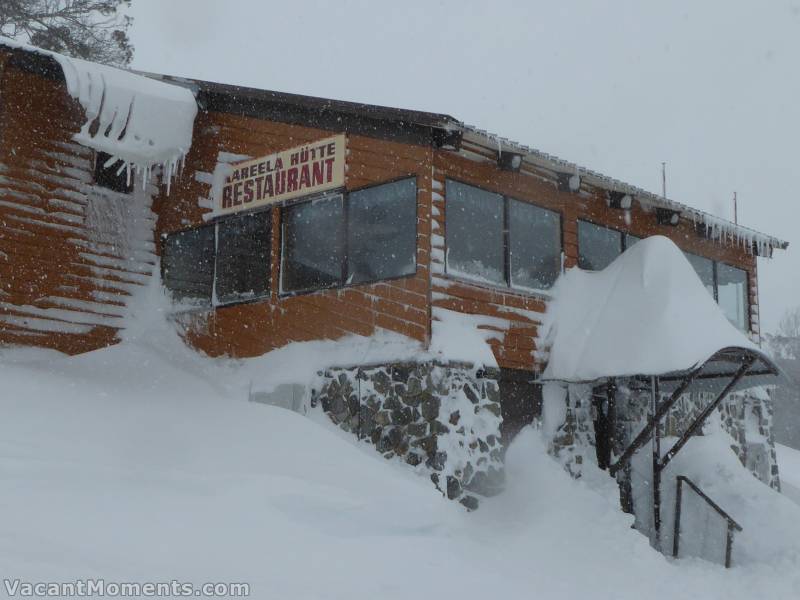 Kareela Hutte looking more like a Niseko Pension last Saturday<BR>and much of this snow remains today :-)