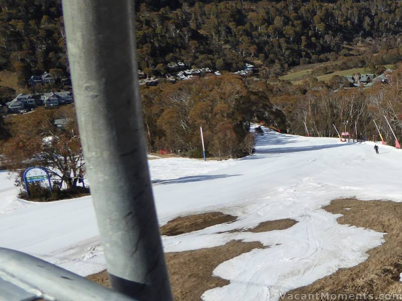 Randy this morning, entering Milk Run alone<BR>Get better soon Duncan - I guess you just weren't ski fit ;-) 