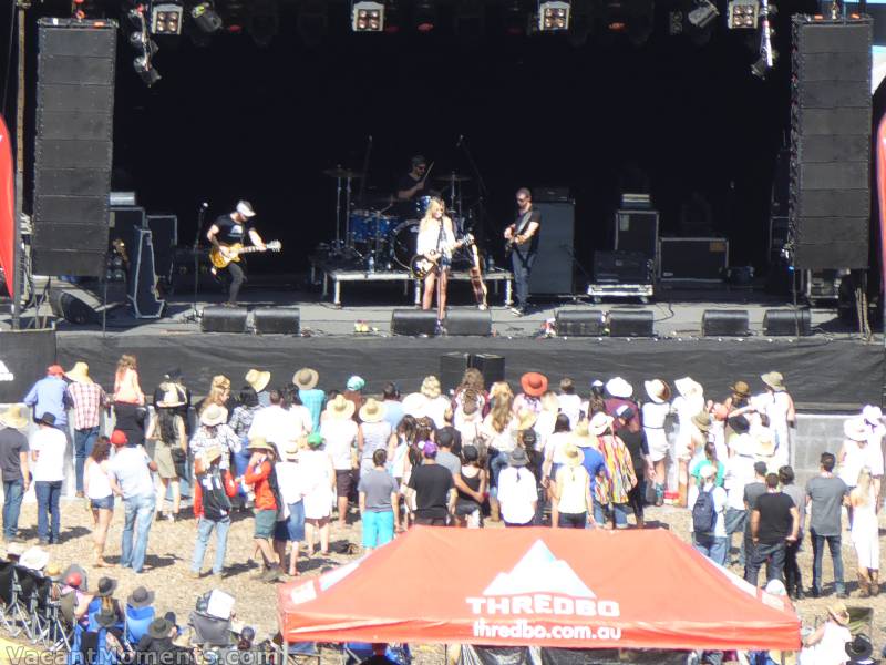 Kelsea Ballerini<BR>the crowds grew bigger as the day grew longer