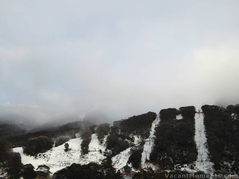 Top 2 Bottom - obscured by clouds (actually it's man made fog), unlike <a href=http://www.ciau.com.au/snow/rrr.asp?rrid=885 target=_blank>last year</a>