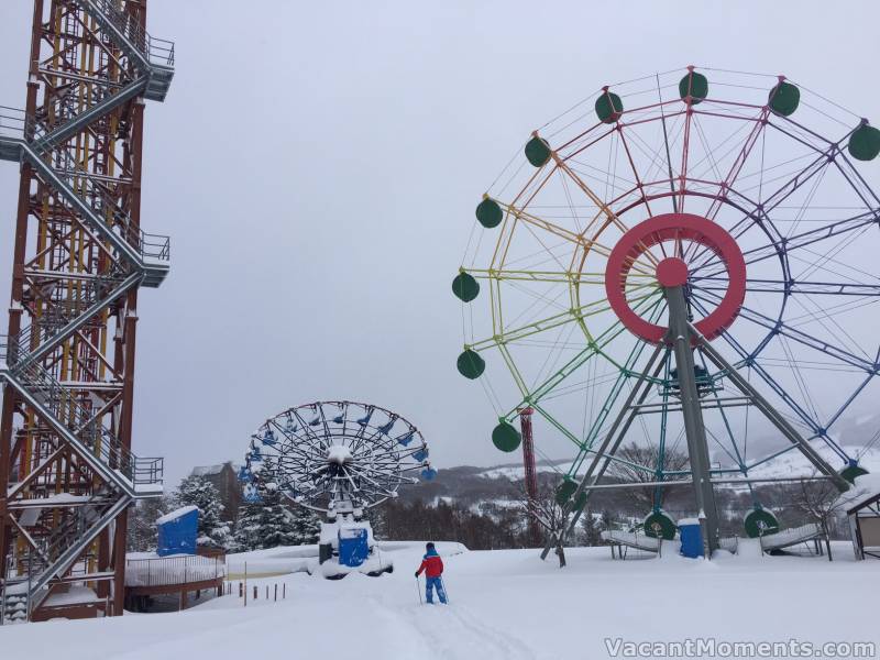 SpongeBob entering the deserted summer fun park