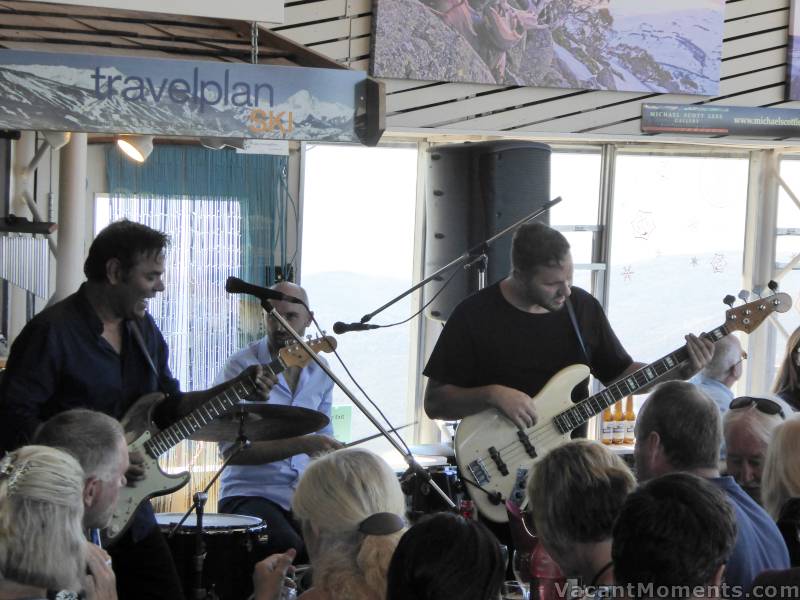 Steve Edmonds Band had Eagles Nest rocking over Saturday lunch<BR>It's been a long time since I've seen so many dancing between the tables :-)