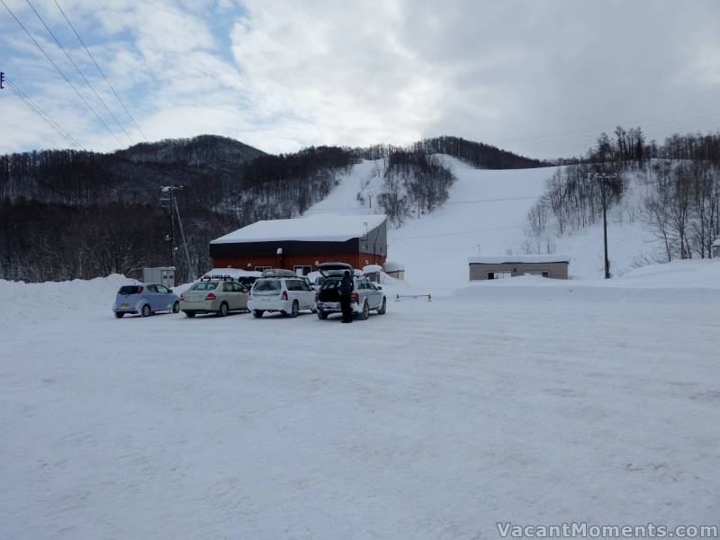 Not quite the Niseko crowds and only 1,250 yen for 6 hours of lift riding